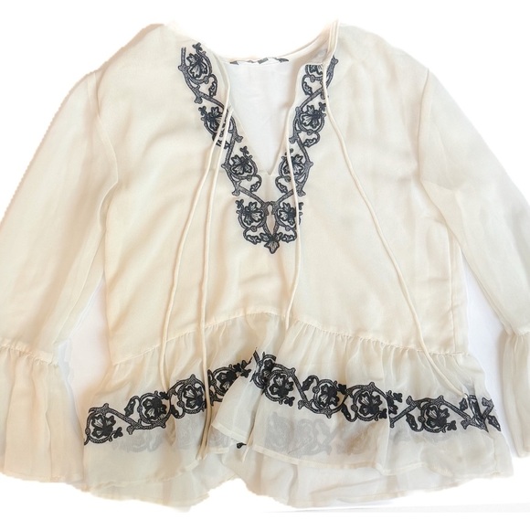 Walter Baker chiffon bell sleeve boho embroidered top ❤️ - Picture 2 of 7